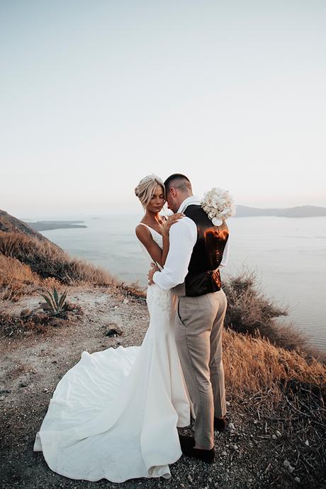 destination-wedding-santorini-romantic-white-florals_44