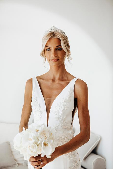 destination-wedding-santorini-romantic-white-florals_11