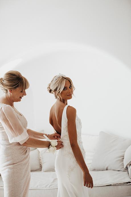 destination-wedding-santorini-romantic-white-florals_07