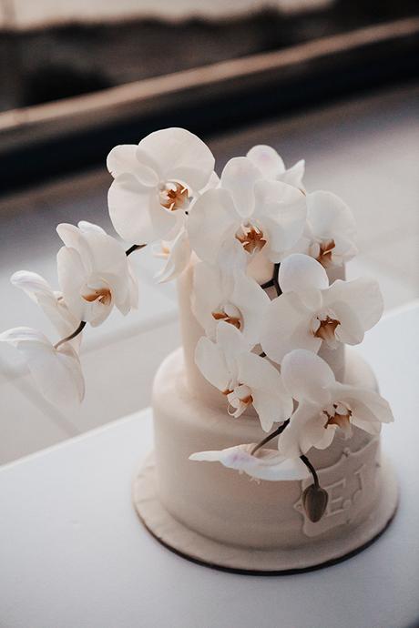 destination-wedding-santorini-romantic-white-florals_38