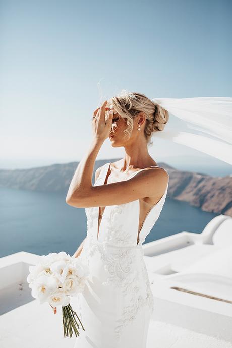 destination-wedding-santorini-romantic-white-florals_03
