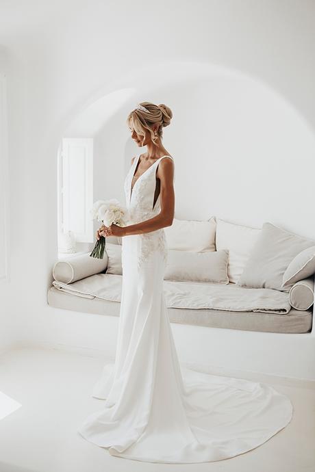 destination-wedding-santorini-romantic-white-florals_10