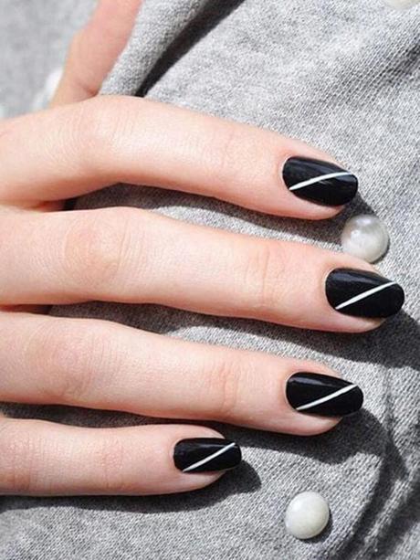 Vintage-Black-Nail-Design