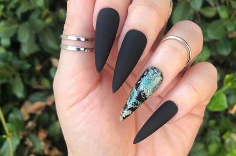 Sultry-Black-Nail-Design