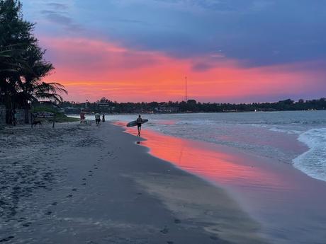 pink-and-purple-sunset-over-arugam-bay