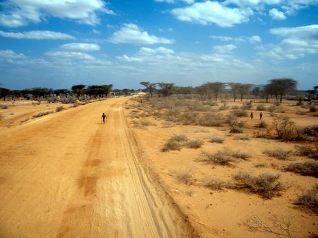 sandy-road-through-the-desert-in-northern-kenya