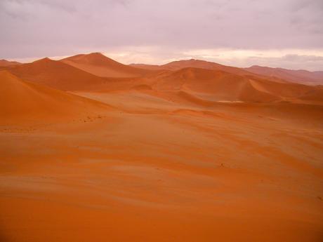 giant-empty-sandy-desert