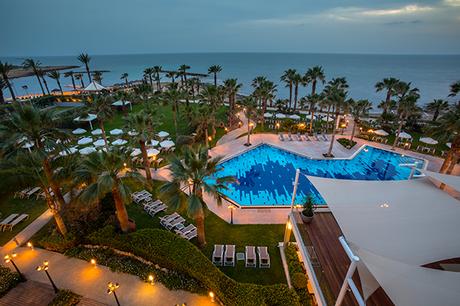 romantic-honeymoon-luxurious-aquamare-hotel-cyprus_01