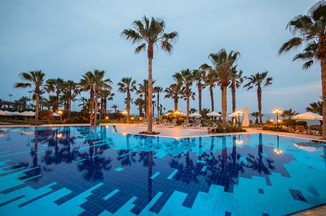 romantic-honeymoon-luxurious-aquamare-hotel-cyprus_08