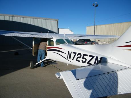 preparing-light-aircraft-for-takeoff