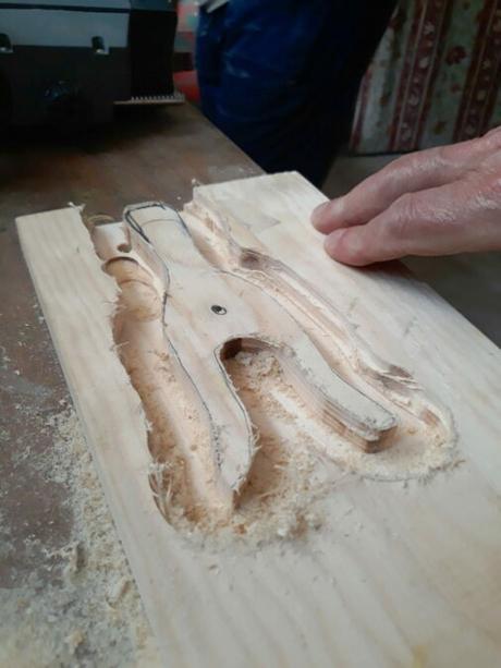 Making a lucet from design to wood: Medieval and modern projects Cutting out the lucet