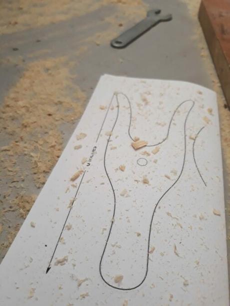 Making a lucet from design to wood: Medieval and modern projects The lucet pattern