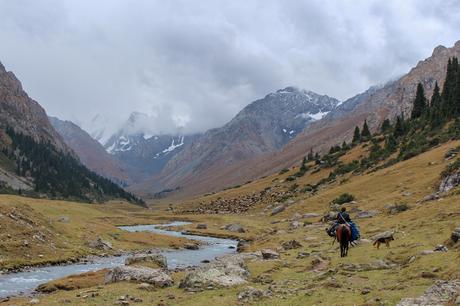 Trekking-through-a-valley-in-kyrgyzstan