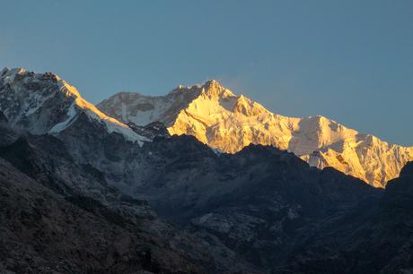 Sunlight-on-kangchenjunga-mountain-in-sikkim