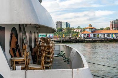 Horizon's Edge from stem to stern
