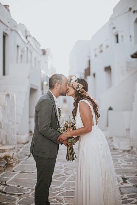 wildly-romantic-wedding-folegandros-beautiful-dahlias_33x