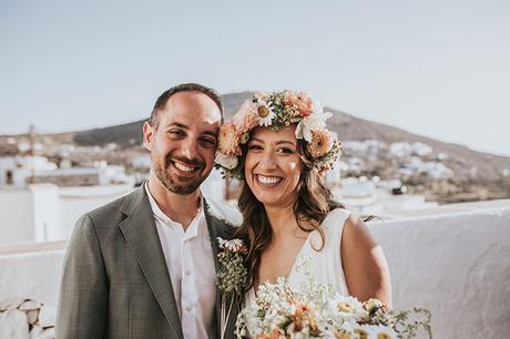 wildly-romantic-wedding-folegandros-beautiful-dahlias_01x