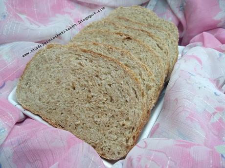 PAIN À LA FARINE DE BLÉ / ًًًWHOLE WHEAT FLOUR BREAD / PAN DE HARINA INTEGRAL / خبز بدقيق القمح