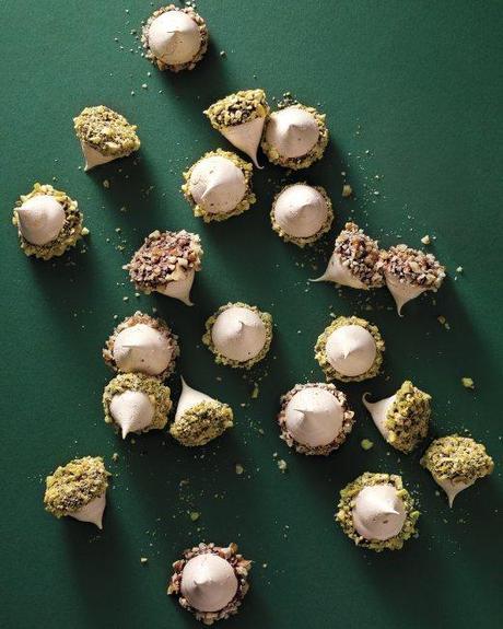 meringue-acorns-001-hl-mld110178_vert