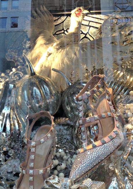 christmas, 5th ave, nyc, window shopping, Rockefeller center, christmas tree, saks, fendi, versace, valentino, rock stud, marc jacobs, bulgari, bergdorf goodman, new york city, ralph rucci, arbor day, fourth of July