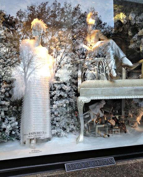 christmas, 5th ave, nyc, window shopping, Rockefeller center, christmas tree, saks, fendi, versace, valentino, rock stud, marc jacobs, bulgari, bergdorf goodman, new york city, ralph rucci, arbor day, fourth of July