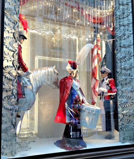 christmas, 5th ave, nyc, window shopping, Rockefeller center, christmas tree, saks, fendi, versace, valentino, rock stud, marc jacobs, bulgari, bergdorf goodman, new york city, ralph rucci, arbor day, fourth of July