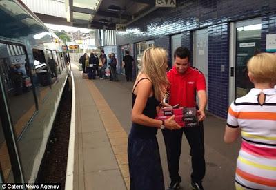 Ordering food in train........... pizza to be precise !!