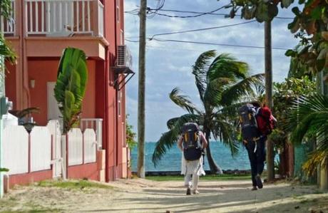 backpackers-in-caye-caulker