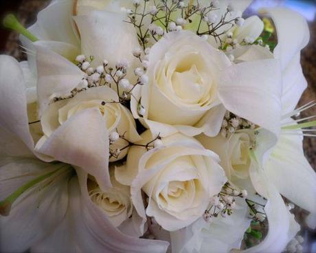 Traditional White bridal bouquet