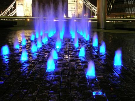 Morelondon - Night Fountain Jets Light Blue