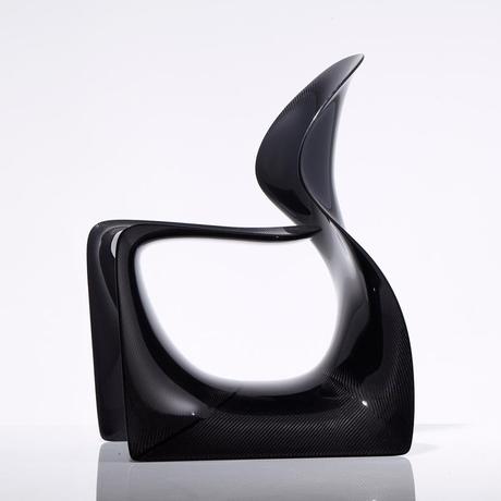 ross lovegrove sinuously moulds carbon fiber MOOT chair
