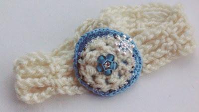 Material Mondays - Blue and Cream crochet necklace