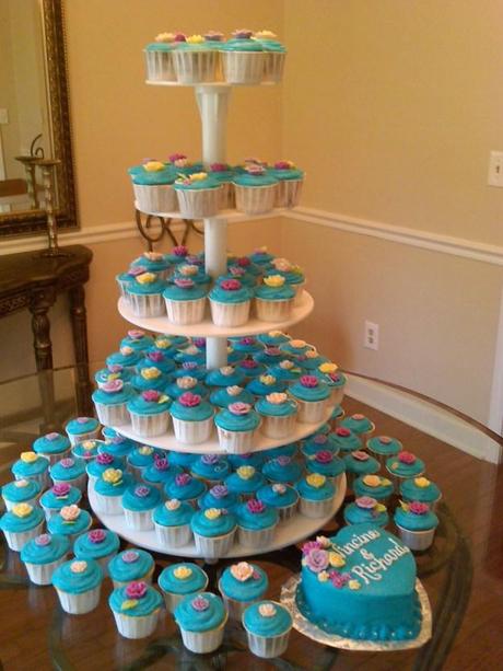 wedding-cake-and-cupcakes