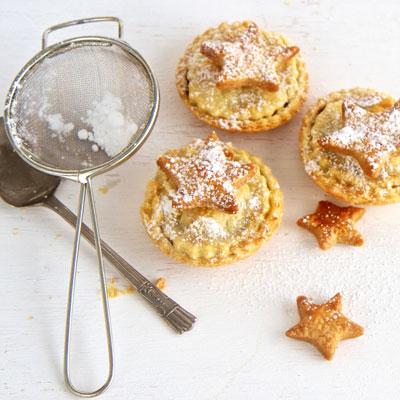 Baking-Christmas-mince-pies