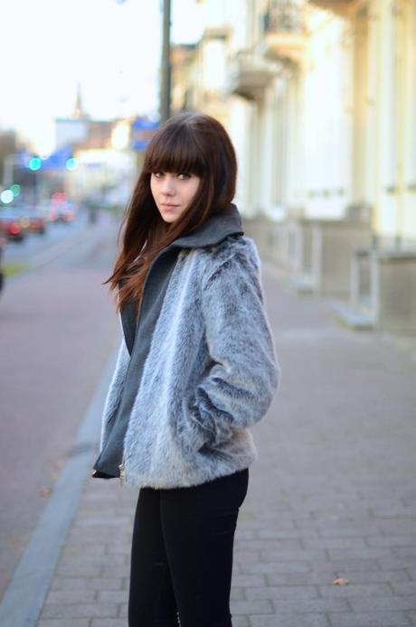 Black jeans, grey fur DSC_1949