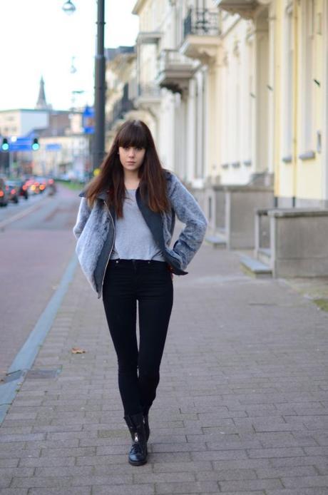 Black jeans, grey fur DSC_1357