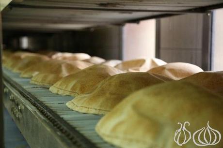 Lebanese_Bread_Wooden_Bakery04
