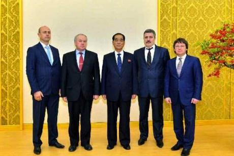 DPRK Premier Meets Head of Russian Construction Company DPRK Premier Pak Pong Ju (C) poses for a photo with a representatives of Mostovik Scientific-Industrial Company in Pyongyang on 24 December 2013 (Photo: Rodong Sinmun).