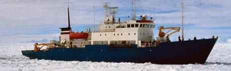 MV  Akademik Shokalskiy struck in ice - in Antarctica