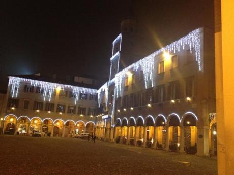 Reasonstodress.com Christmas lights in the city of Modena, Italy