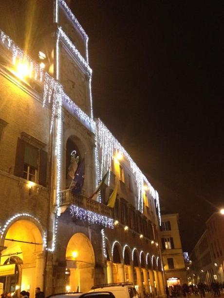 Reasonstodress.com Christmas lights in the city of Modena, Italy