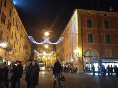 Reasonstodress.com Christmas lights in the city of Modena, Italy