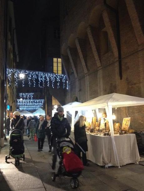 Reasonstodress.com Christmas lights in the city of Modena, Italy