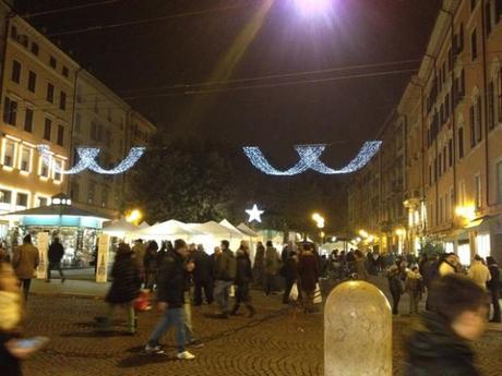 Reasonstodress.com Christmas lights in the city of Modena, Italy