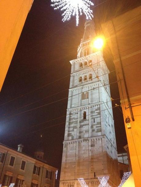 Reasonstodress.com Christmas lights in the city of Modena, Italy