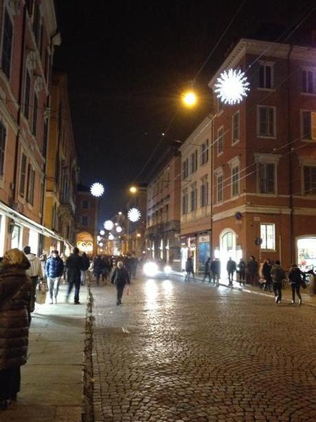 Reasonstodress.com Christmas lights in the city of Modena, Italy