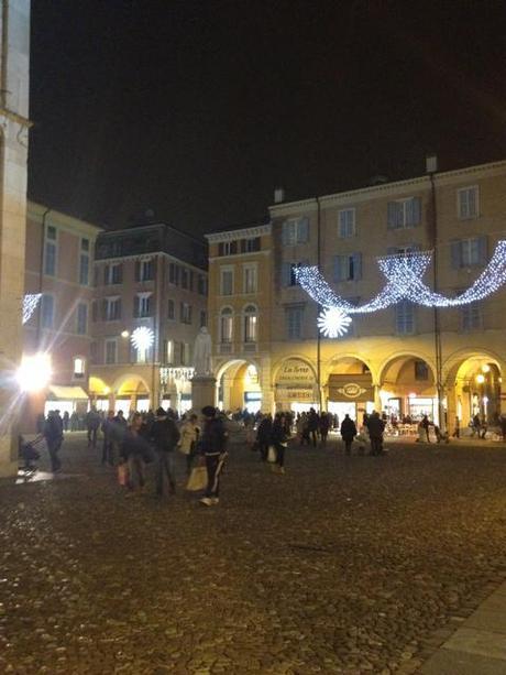 Reasonstodress.com Christmas lights in the city of Modena, Italy