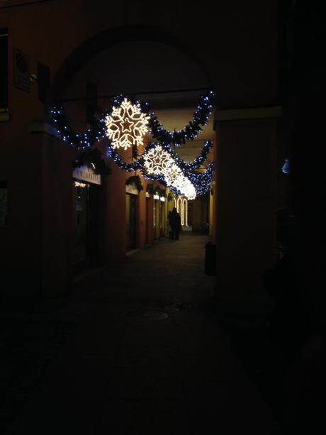 Reasonstodress.com Christmas lights in the city of Modena, Italy