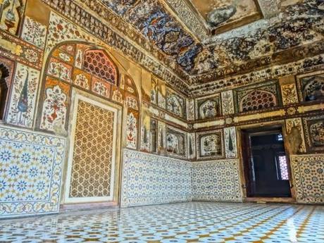 Incredible Decorations Inside the Baby Taj (HDR Photos)