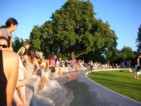 Diana, Princess of Wales Memorial Fountain, London - People Playing and Cooling On a sunny Day
